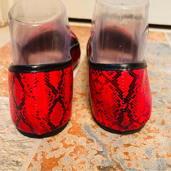 🐦‍🔥NWOB Frisky Kalita Rose Snake Print Red/Black Loafers/Flats! - Picture 7 of 15